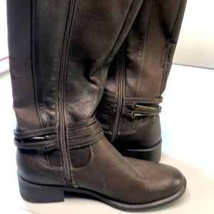 Excellent preowned tall brown boots that come up just below the knee.